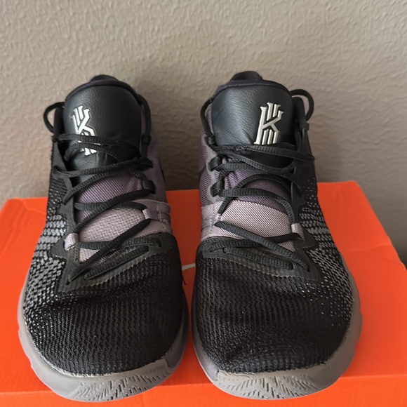 Black Kyrie Flytrap 1. Size 10.5 - Picture 5 of 5